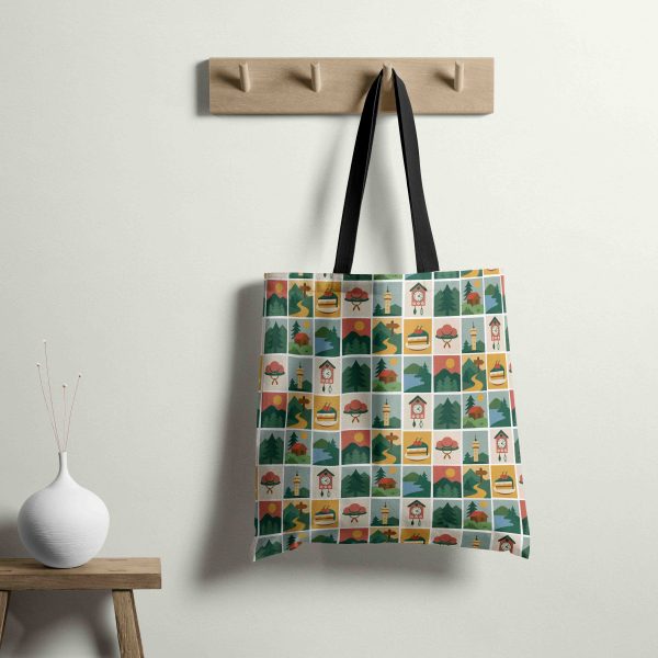 Stofftasche aus Schwarzwald Stoff mit bunten Icons.