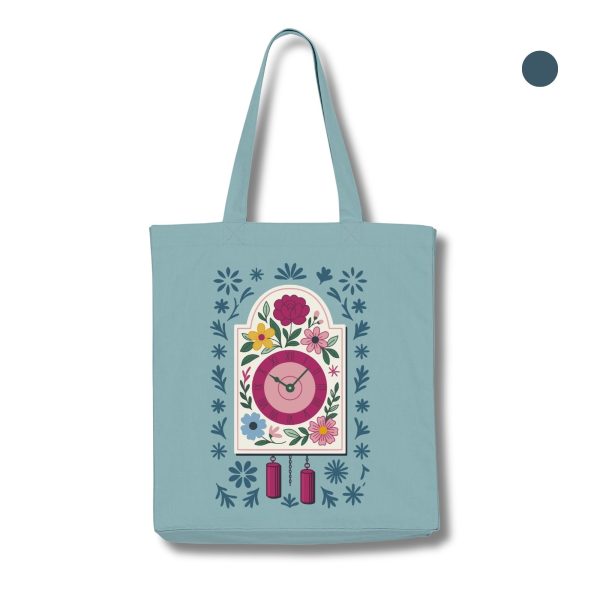 Schwarzwald Stofftasche mit Schild-Uhr Motiv in Pebble Blue aus recycelter Baumwolle