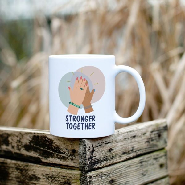 Stronger Together Tasse mit farbenfrohem Statement Design