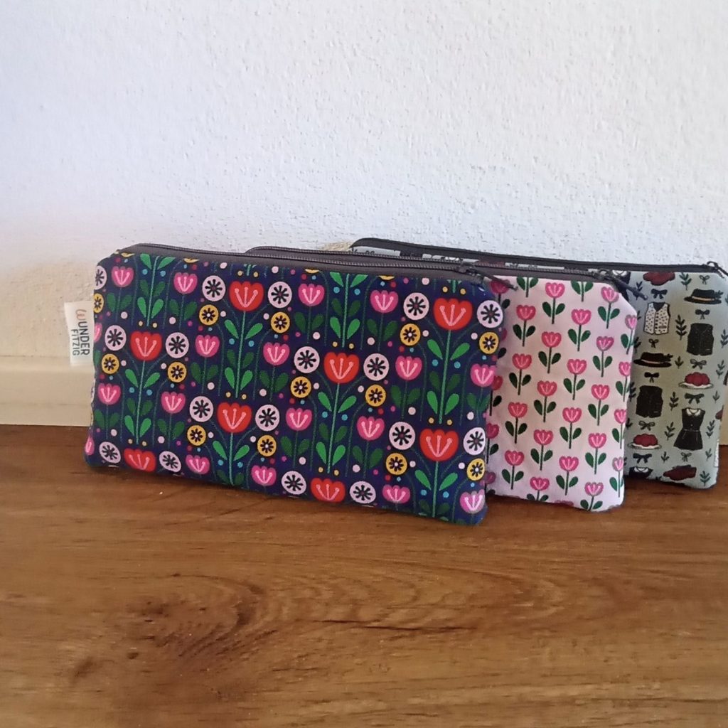 Selbstgenähte Stofftaschen mit bunten Mustern von wunderfitzig design