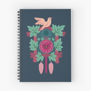 Spiralnotizbuch mit floraler Kuckucksuhr auf dunkelblauem Hintergrund
