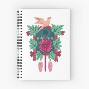 Spiralnotizbuch mit floraler Kuckucksuhr auf hellem Hintergrund